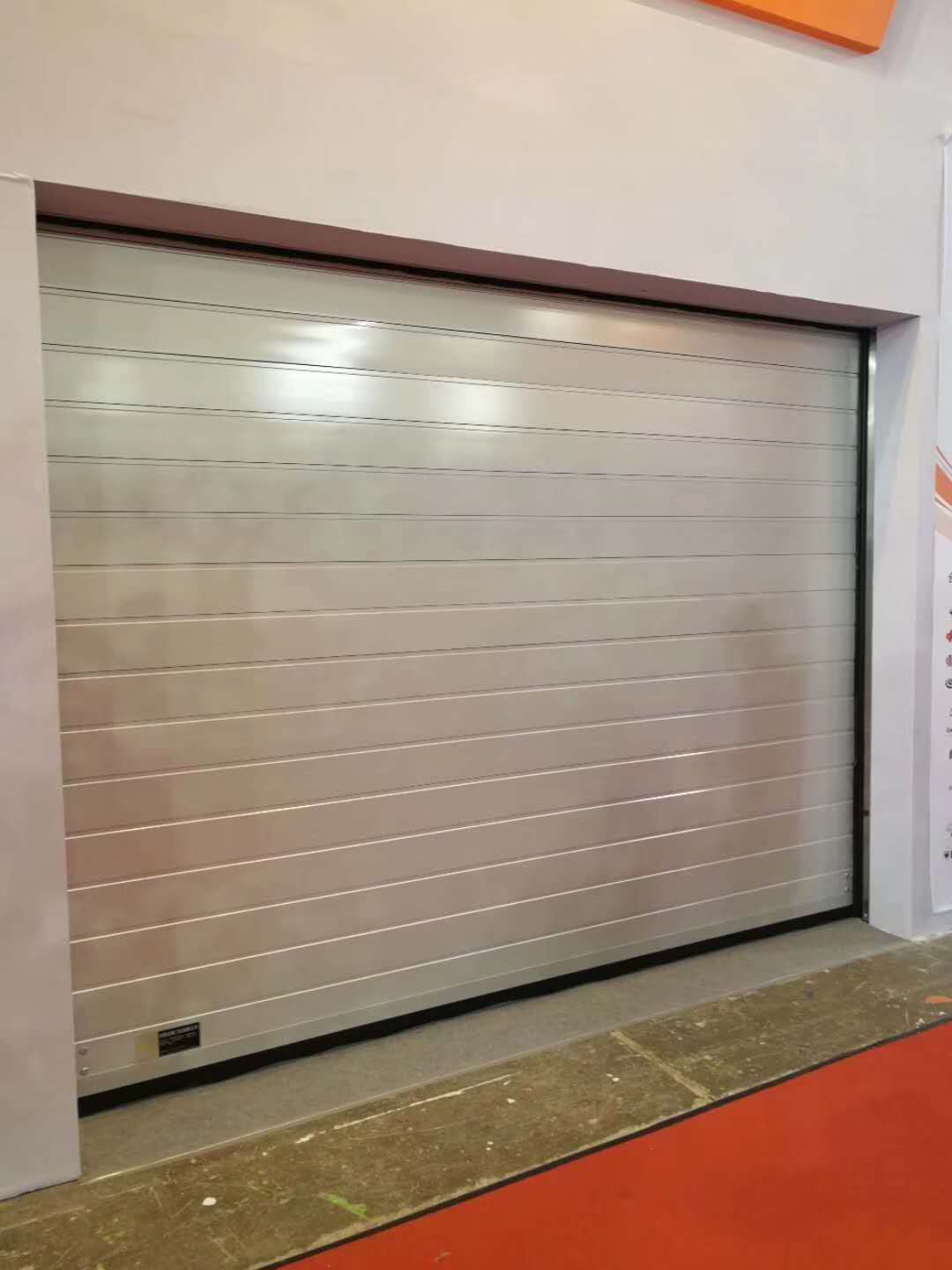 電動(dòng)卷簾門(mén)的卷軸兩頭線如何保持在一條水平線？