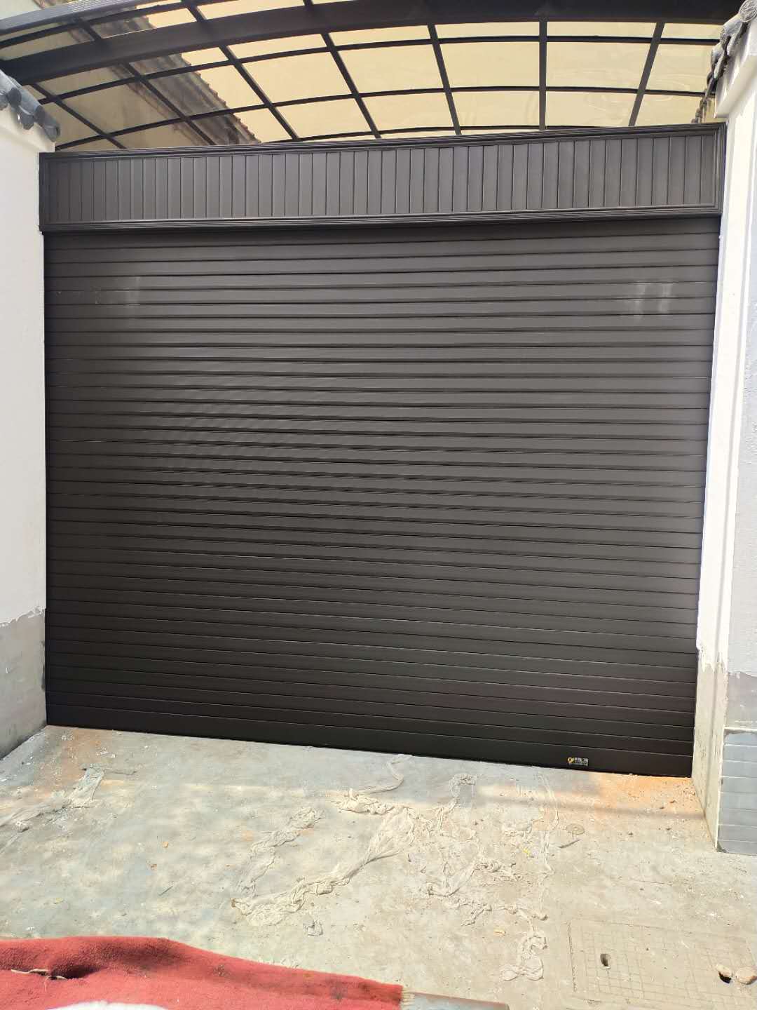 電動(dòng)卷簾門是如何進(jìn)行布線操作的？